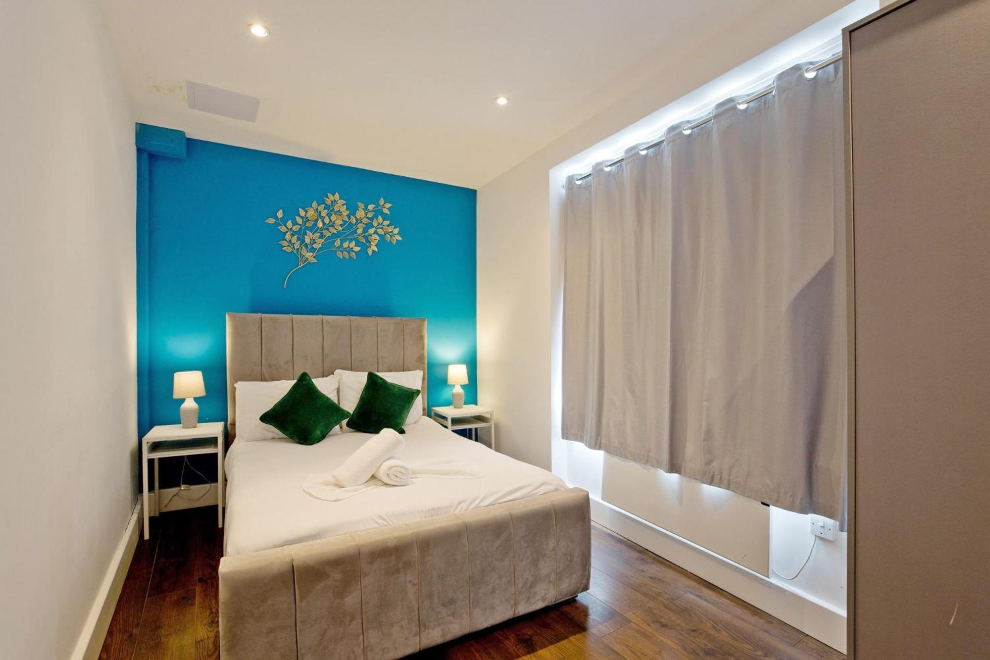 Imperial Middlesex Street Apartment *